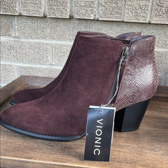 NWT Vionic Brown Suede Orthotic Ankle Boots Size 10 - Picture 1 of 11